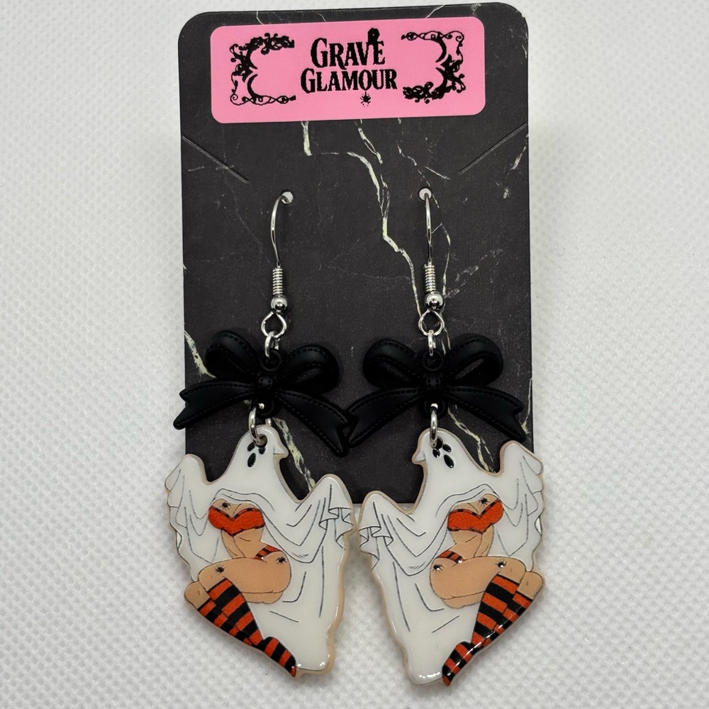 Spooky Pin-Up Ghost Earrings – Halloween Glam Jewelry